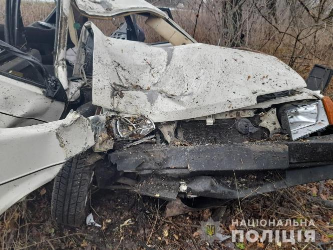 Новини Вінниці - фото з Розтрощене авто, швидка та поліція. У Вінницькому районі сталась смертельна ДТП