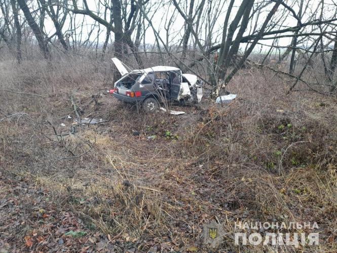 Новини Вінниці - фото з Розтрощене авто, швидка та поліція. У Вінницькому районі сталась смертельна ДТП