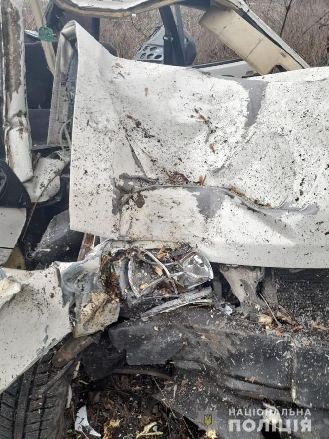 Новини Вінниці - фото з Розтрощене авто, швидка та поліція. У Вінницькому районі сталась смертельна ДТП
