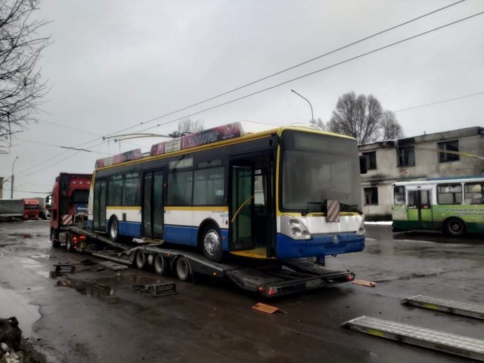 Новини Тернополя - фото з В Тернопіль прибув другий вживаний чеський тролейбус (ФОТО ДНЯ)