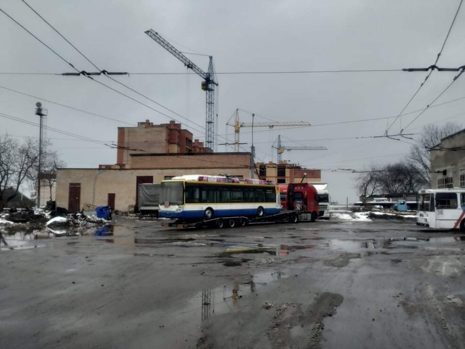 Новини Тернополя - фото з В Тернопіль прибув другий вживаний чеський тролейбус (ФОТО ДНЯ)
