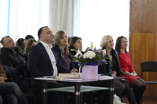 Новини Хмельницького - фото з У Хмельницькій ОДА преміювали активну молодь: кого нагородили (СПИСОК)