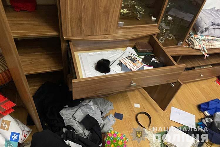 Новини Тернополя - фото з Квартирні злодії не встигли вчасно втекти з помешкання, їх побачив господар та кинувся наздоганяти