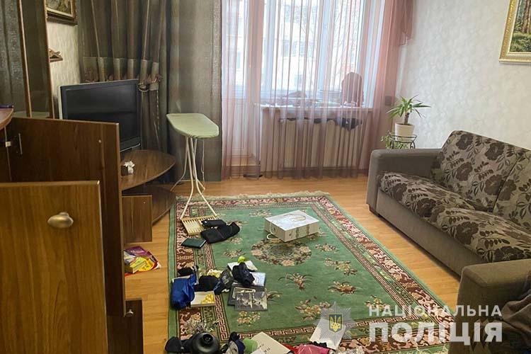 Новини Тернополя - фото з Квартирні злодії не встигли вчасно втекти з помешкання, їх побачив господар та кинувся наздоганяти