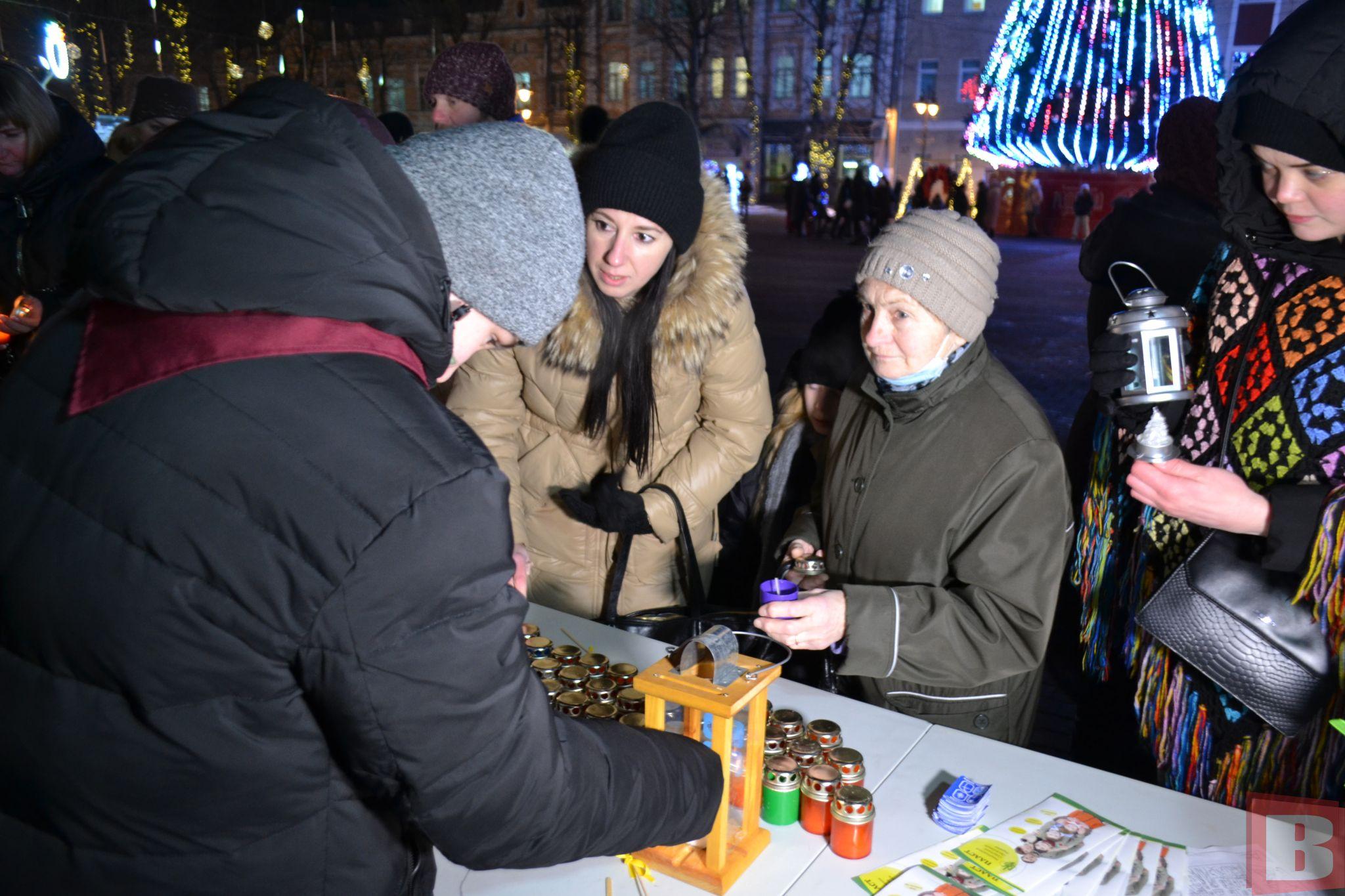 Новини Хмельницького - фото з Хмельничанам на Різдвяному ярмарку передали Вифлеємський вогонь (ФОТО, ВІДЕО)