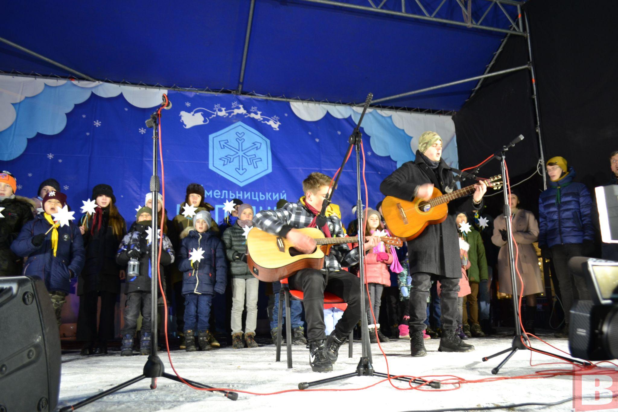 Новини Хмельницького - фото з Хмельничанам на Різдвяному ярмарку передали Вифлеємський вогонь (ФОТО, ВІДЕО)