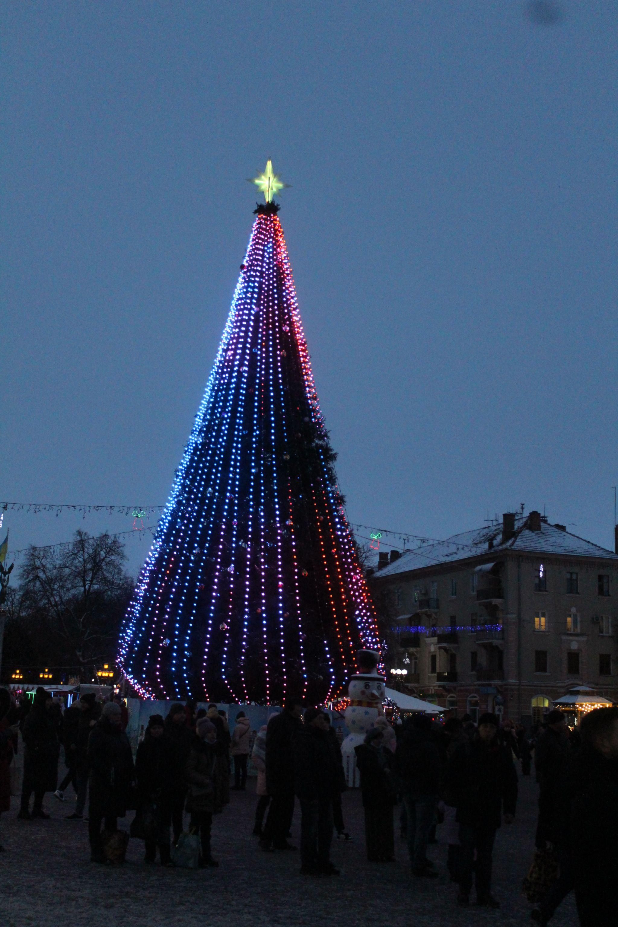 Новини Тернополя - фото з Як виглядають новорічні красуні в містечках Тернопільщини. Голосуйте за найкрасивішу