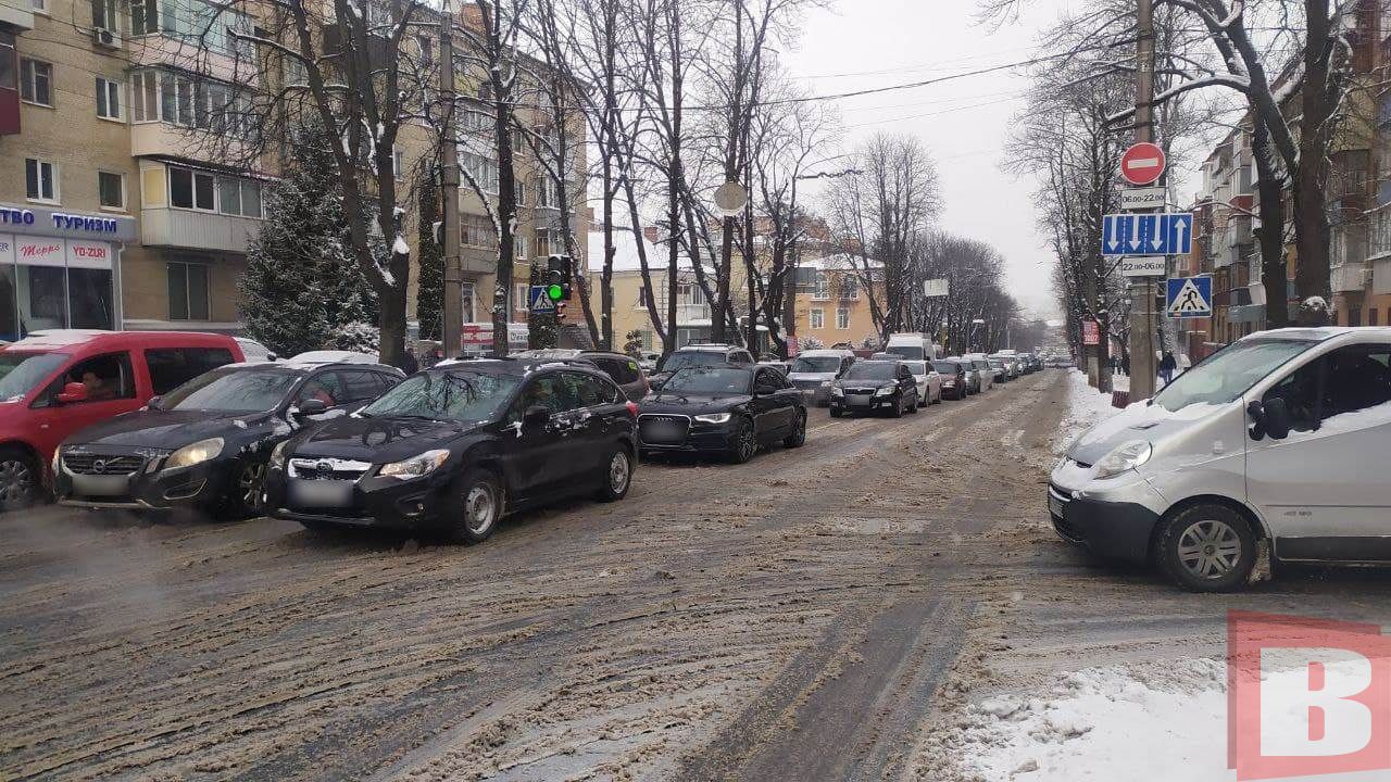 Новини Хмельницького - фото з На Кам'янецькій зіткнулися "Mercedes" і "Citroen". Рух обмежений