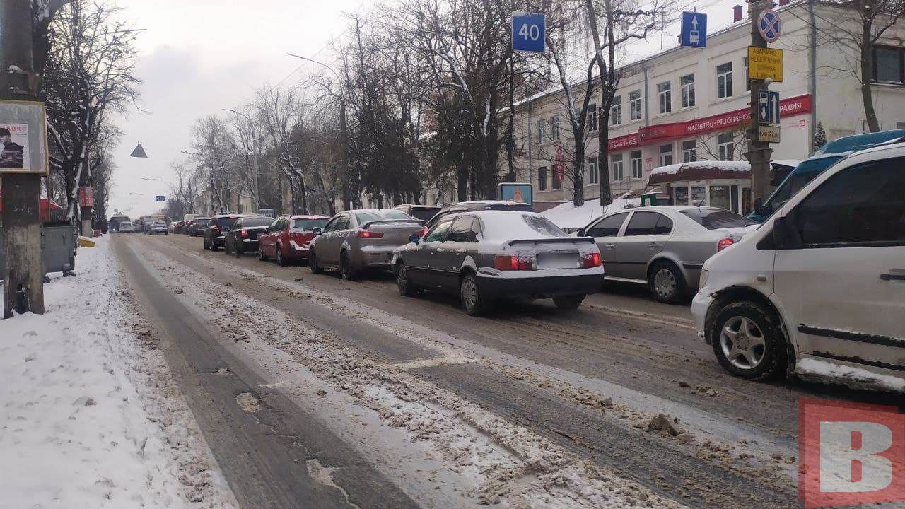 Новини Хмельницького - фото з На Кам'янецькій зіткнулися "Mercedes" і "Citroen". Рух обмежений