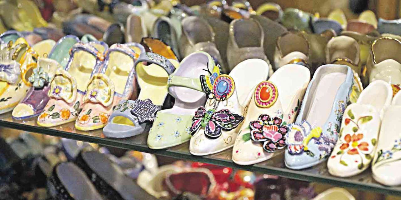 Новини Вінниці - фото з Колекція пенсіонерки в Книзі рекордів. У Хмільнику відкрили унікальний музей черевичків