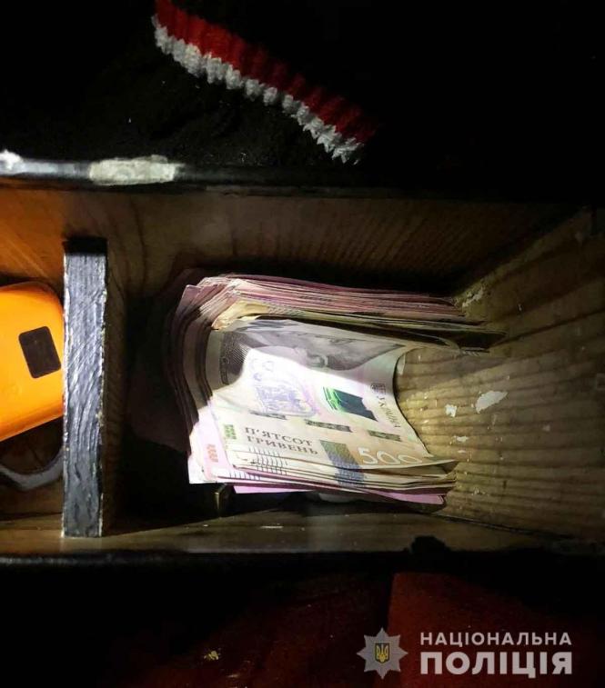 Новини Вінниці - фото з Купляли пір'я, міняли гроші, дурили пенсіонерів. Затримали шахрайок, які привласнили 180 тисяч