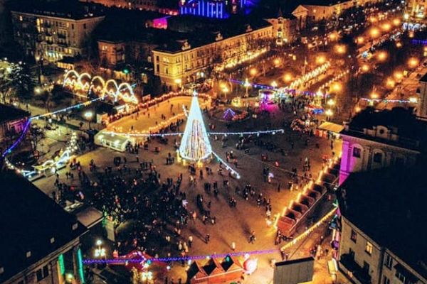 Новини Вінниці - фото з Зимова ковзанка і гірка в Центральному парку. Порівнюємо ціни у Вінниці та в інших містах