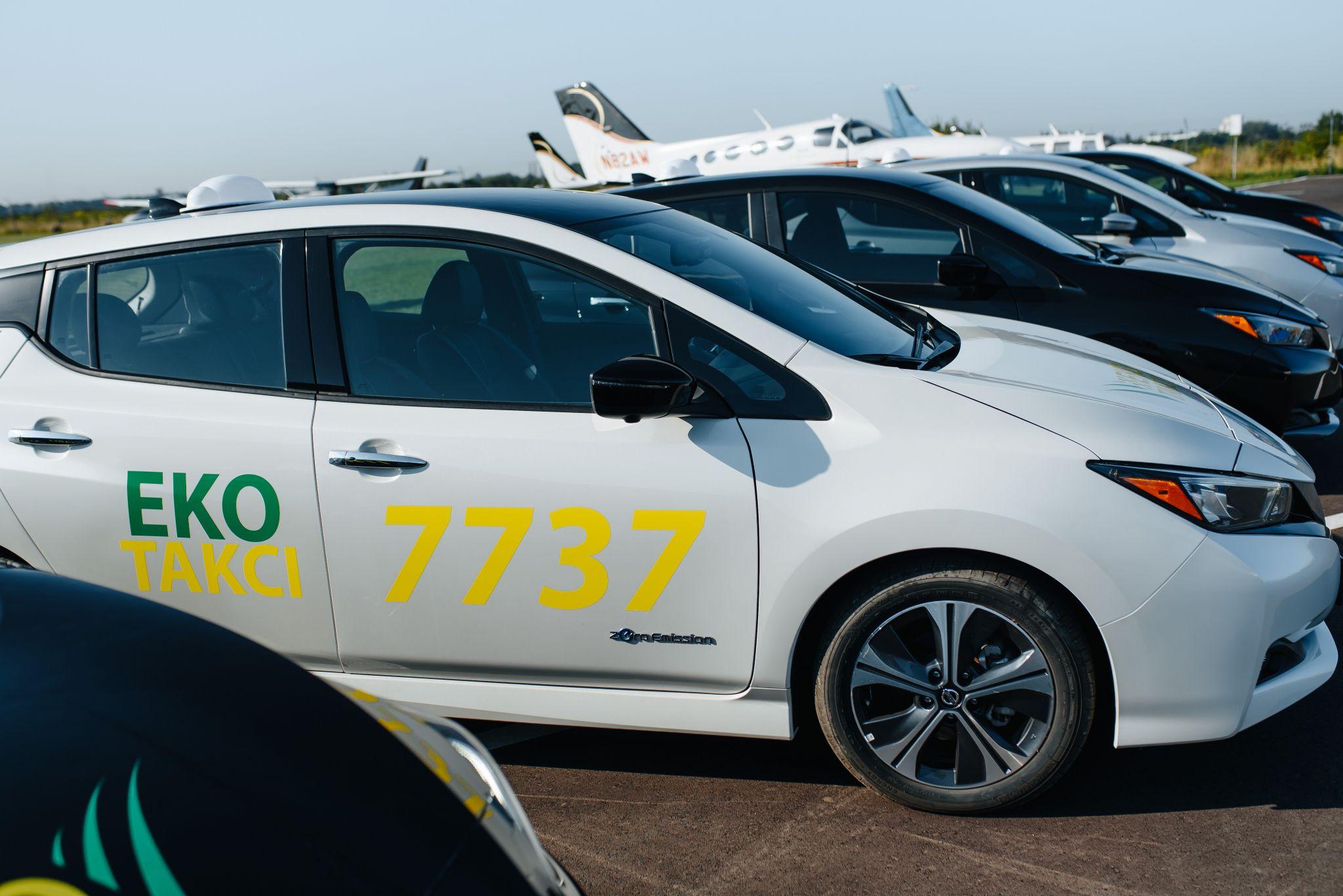 Новини Житомира - фото з ЕКО ТАКСІ 7737 – лідер, якому довіряють. Служба таксі вдруге стала переможцем у конкурсі «Народний бренд»