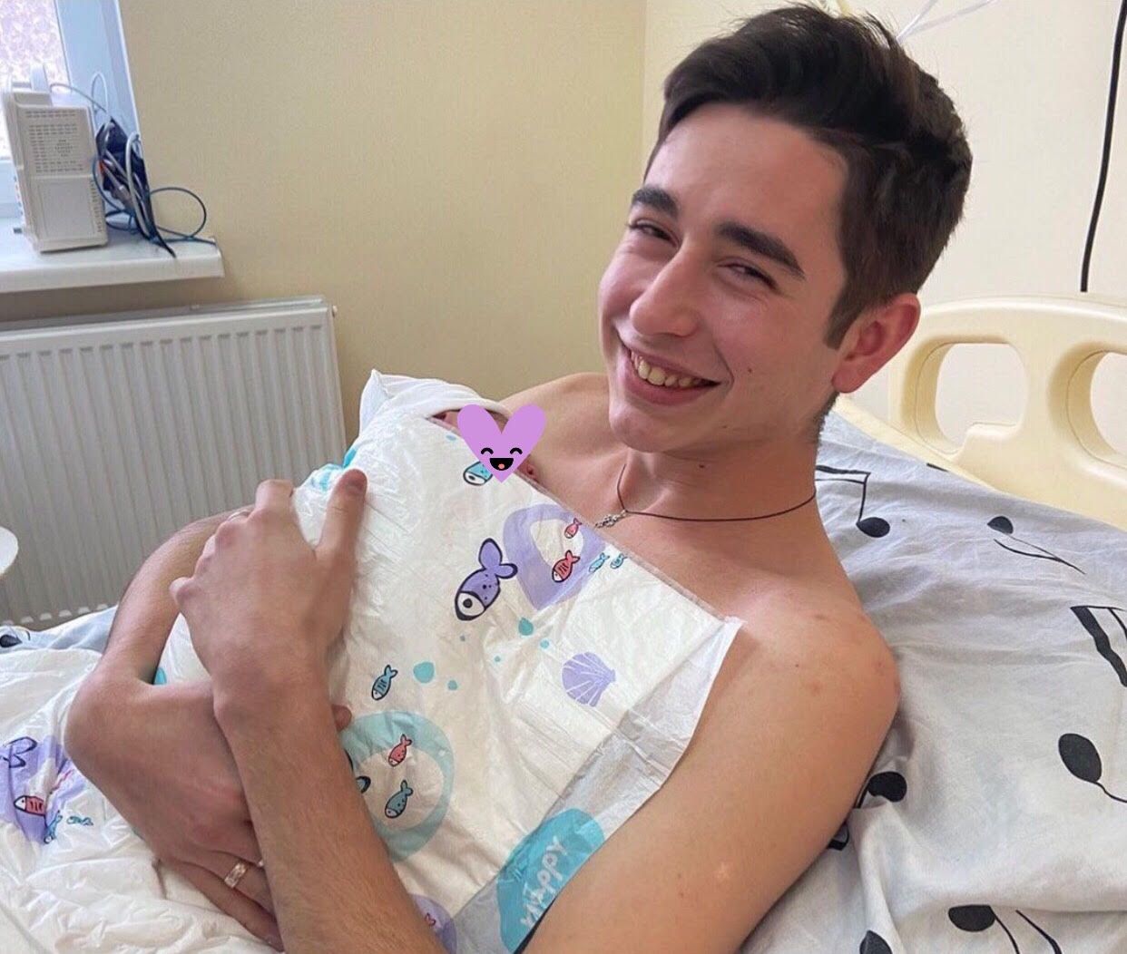 Новини Тернополя - фото з Роман Сасанчин став батьком і показав себе з немовлям (ФОТО ДНЯ)