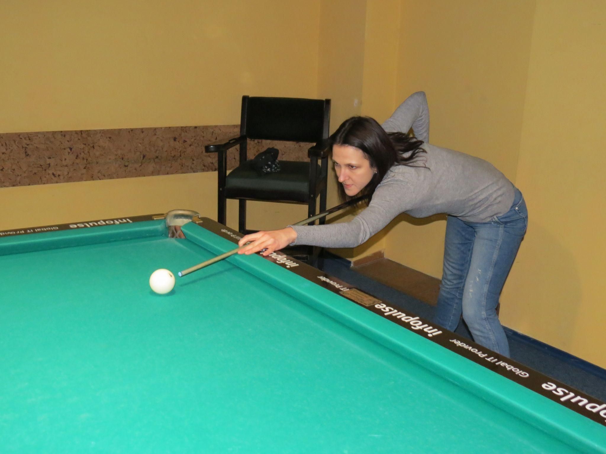 Новини Вінниці - фото з Багаторазова призерка чемпіонатів світу Тетяна Тучак навчала дітей азам більярду