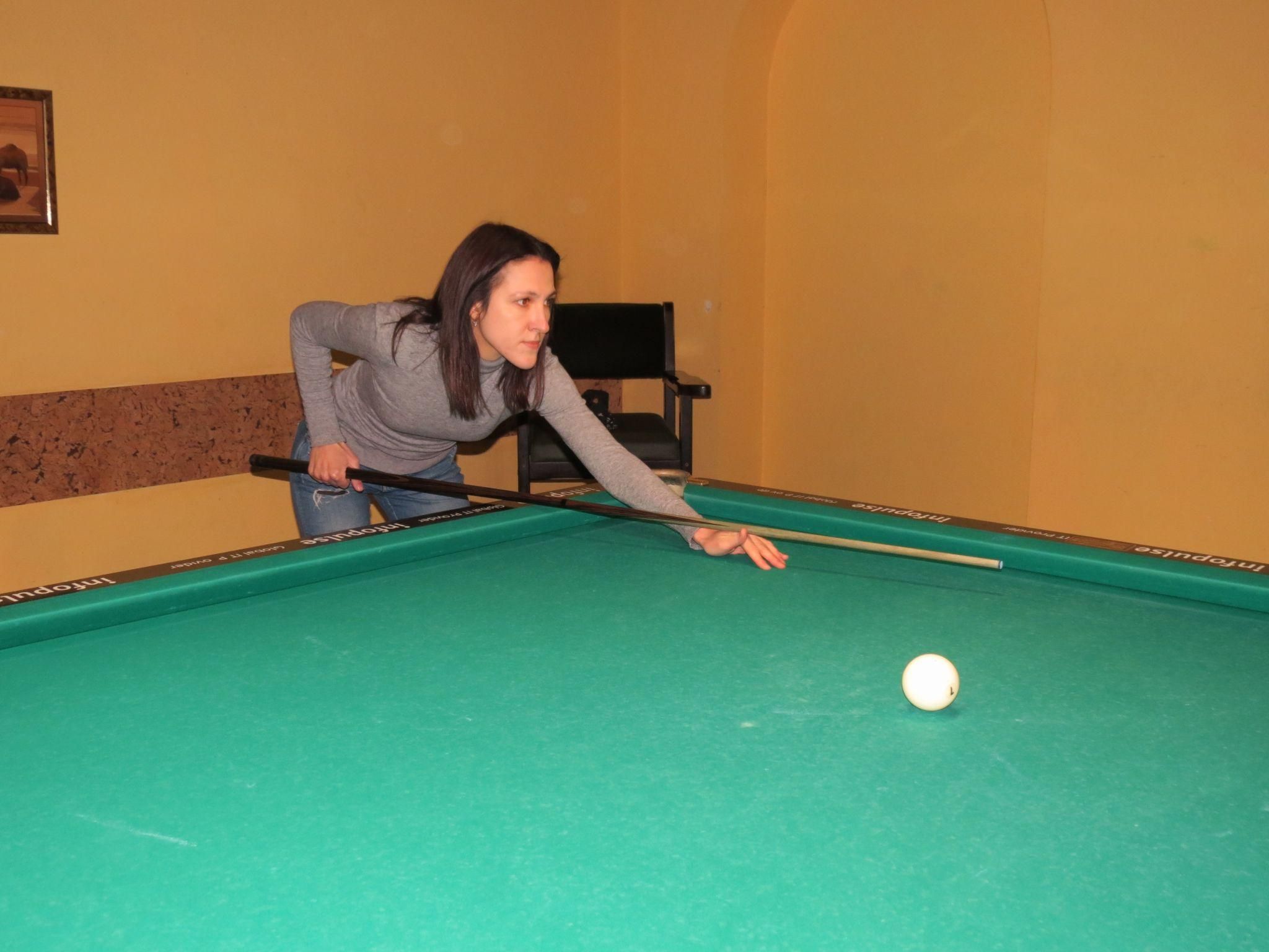 Новини Вінниці - фото з Багаторазова призерка чемпіонатів світу Тетяна Тучак навчала дітей азам більярду