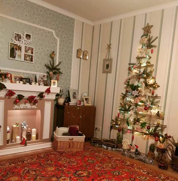 Новини Вінниці - фото з Ялинка зі 150 книг. Як вінничанка експериментує з новорічними красунями