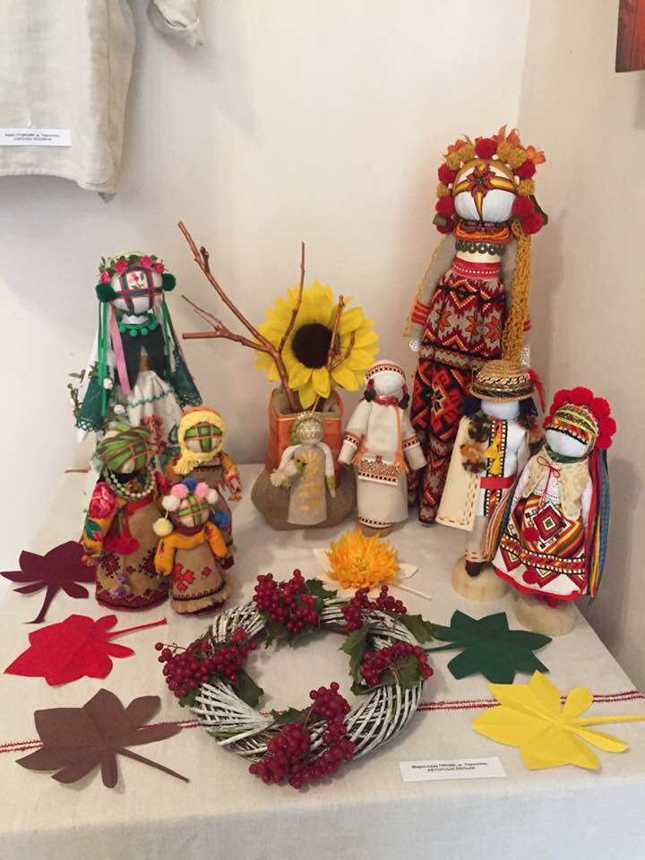 Новини Тернополя - фото з Різдвяний вертеп із ляльок-мотанок: подивіться, яку красу творить тернополянка Немає опису світлини.