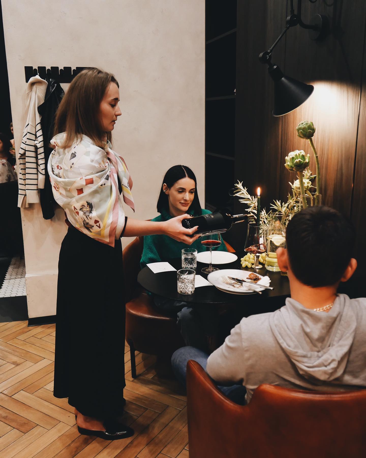 Новини Тернополя - фото з ТОП-7 нових закладів в Тернополі, які варто відвідати. Огляд від «20 хвилин» На зображенні може бути: одна або кілька осіб, люди стоять та у приміщенні