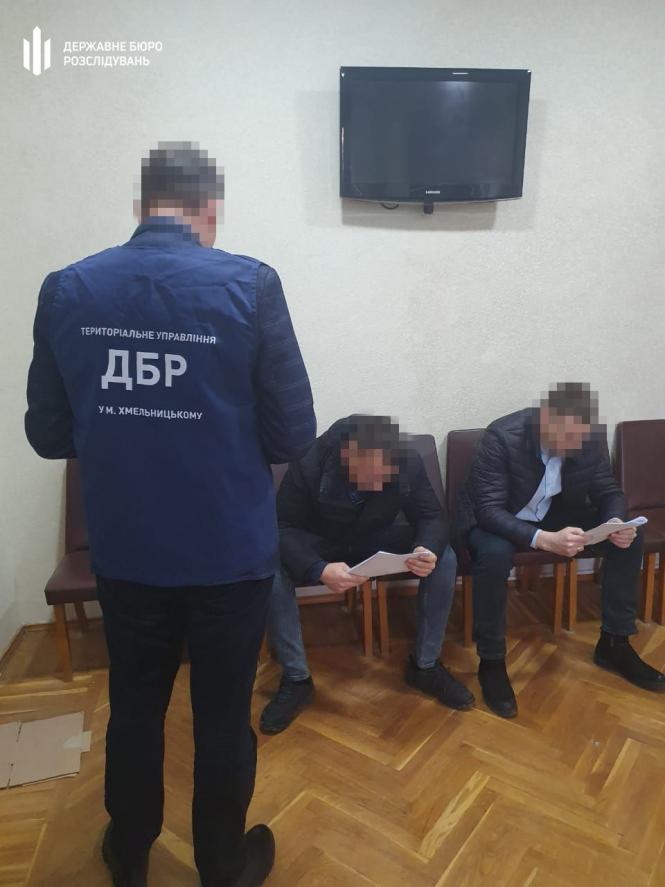 Новини Вінниці - фото з На Гайсинщині поліцейський поставив на коліна юнака та бив до втрати свідомості