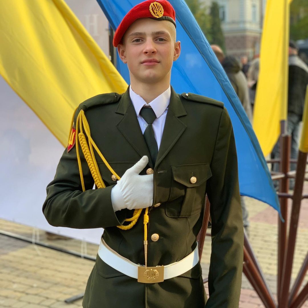 Новини Тернополя - фото з Грає на кількох музичних інструментах та продовжує династію військових. Історія молодого курсанта