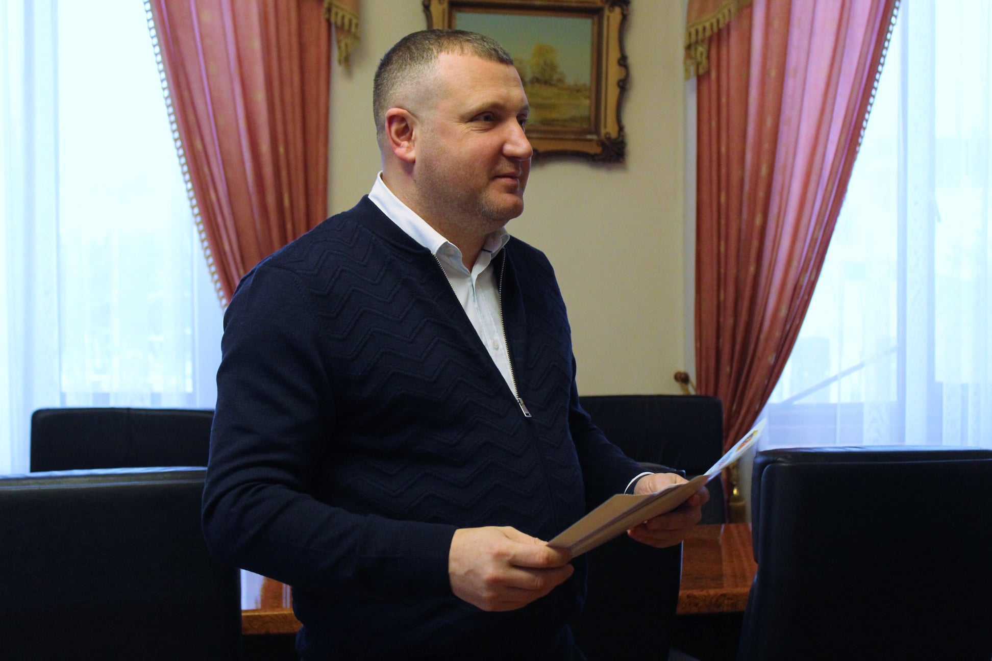 Новини Хмельницького - фото з 51 спортсмен Хмельниччини матиме стипендії. Хто і скільки (СПИСОК) На зображенні може бути: 1 особа, стоїть та у приміщенні