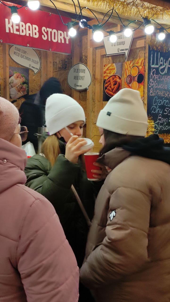 Новини Вінниці - фото з Свято під дощем. У Вінниці закрили головну ялинку, атракціони ще працюватимуть