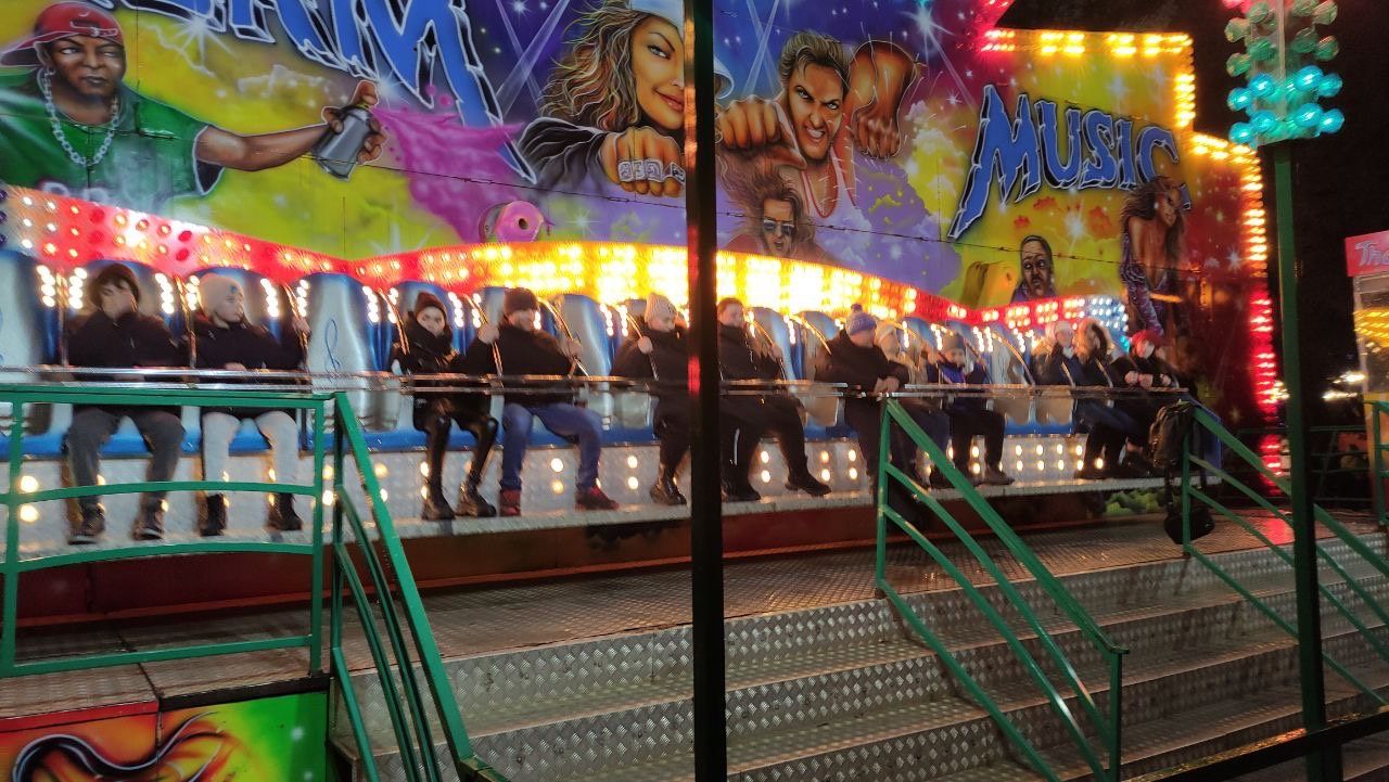 Новини Вінниці - фото з Свято під дощем. У Вінниці закрили головну ялинку, атракціони ще працюватимуть