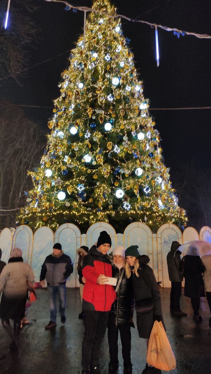 Новини Вінниці - фото з Свято під дощем. У Вінниці закрили головну ялинку, атракціони ще працюватимуть