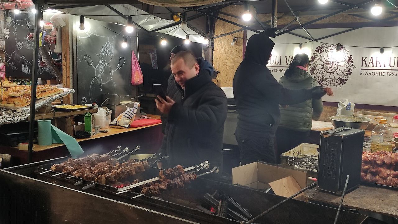 Новини Вінниці - фото з Свято під дощем. У Вінниці закрили головну ялинку, атракціони ще працюватимуть