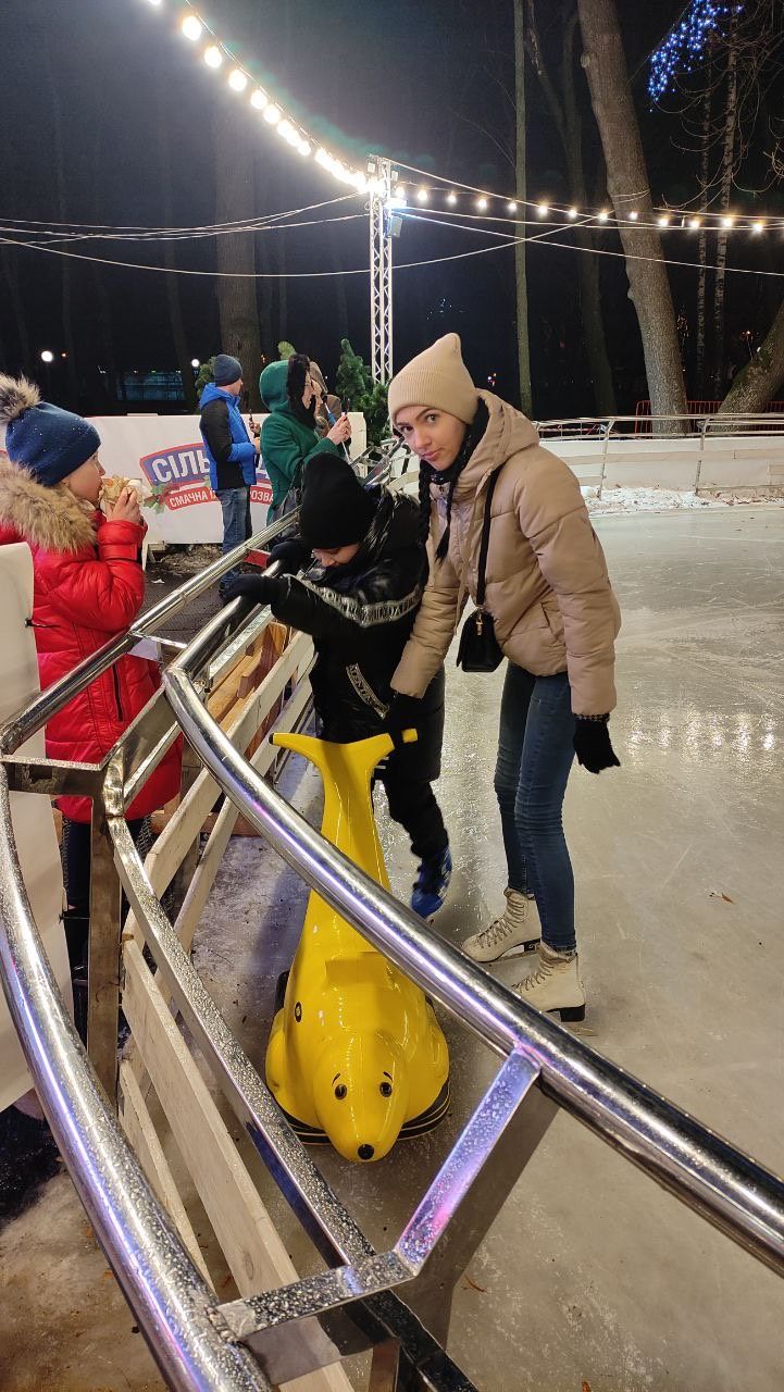 Новини Вінниці - фото з Свято під дощем. У Вінниці закрили головну ялинку, атракціони ще працюватимуть