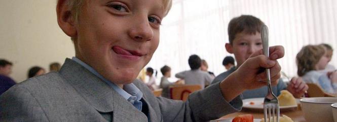 З міського бюджету більше не виділятимуть гроші на харчування школярів. Чому і що це означає?