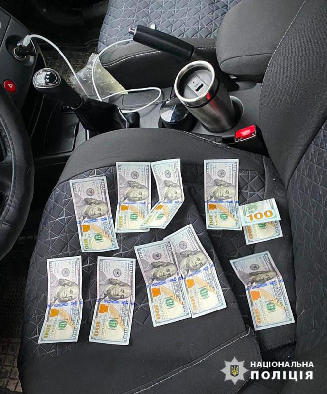 Новини Хмельницького - фото з У Хмельницькому чоловік за 1 000 доларів намагався підкупити поліцейського