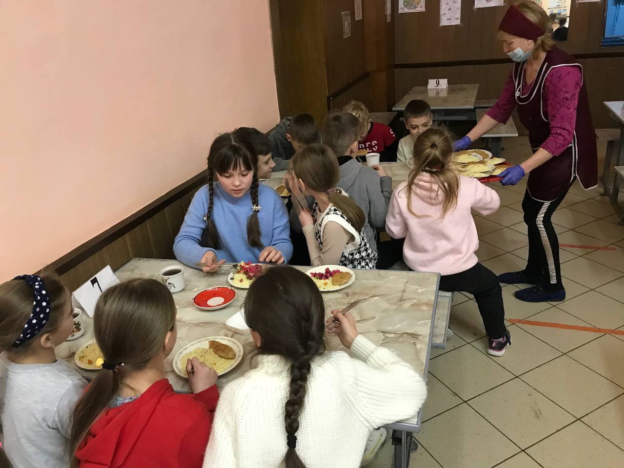 Новини Тернополя - фото з Ми перевірили, як годують у тернопільських школах. А ви знаєте, що їдять ваші діти? (ЕКСКЛЮЗИВ)