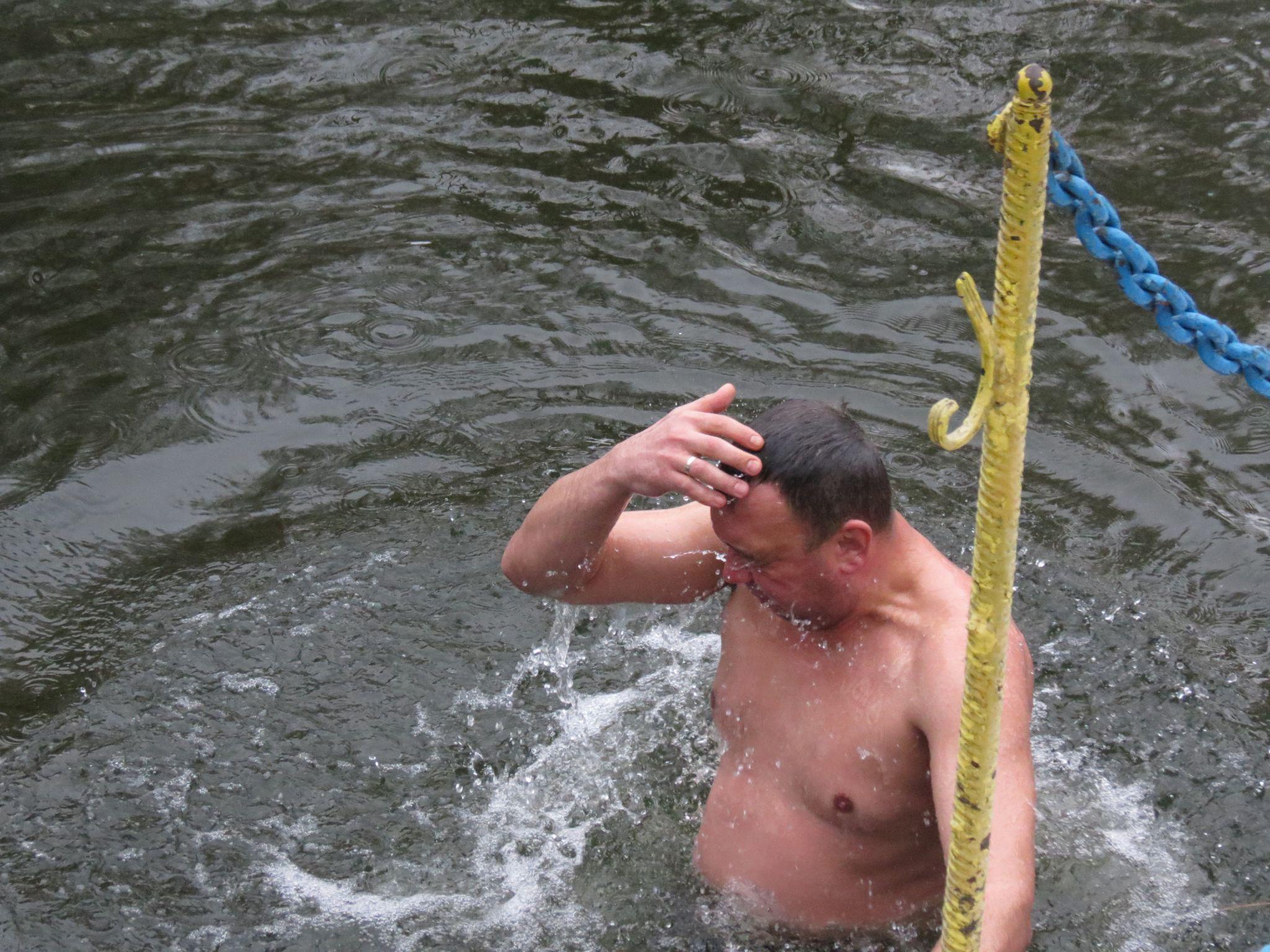 Новини Тернополя - фото з Як тернополяни занурюються на Водохреще (ФОТОРЕПОРТАЖ)