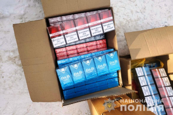 Новини Вінниці - фото з Фальсифіковані сигарети та алкоголь. У Жмеринці зупинили контрабандну автівку