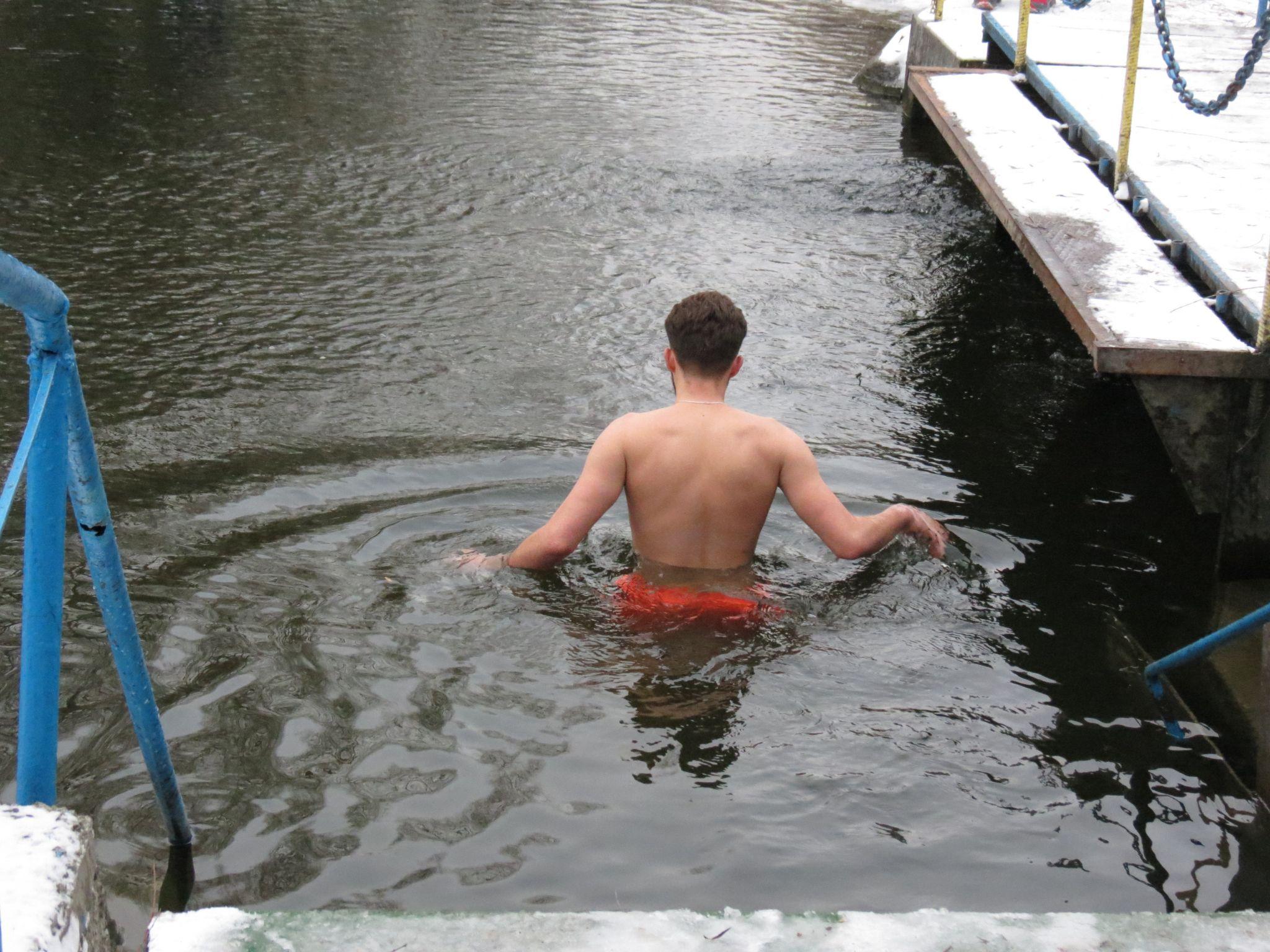 Новини Тернополя - фото з Як тернополяни занурюються на Водохреще (ФОТОРЕПОРТАЖ)