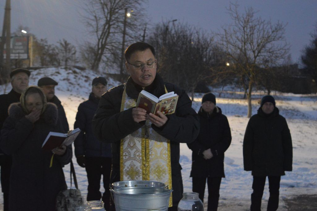 Новини Хмельницького - фото з З кранів хмельничан потекла "свята вода"