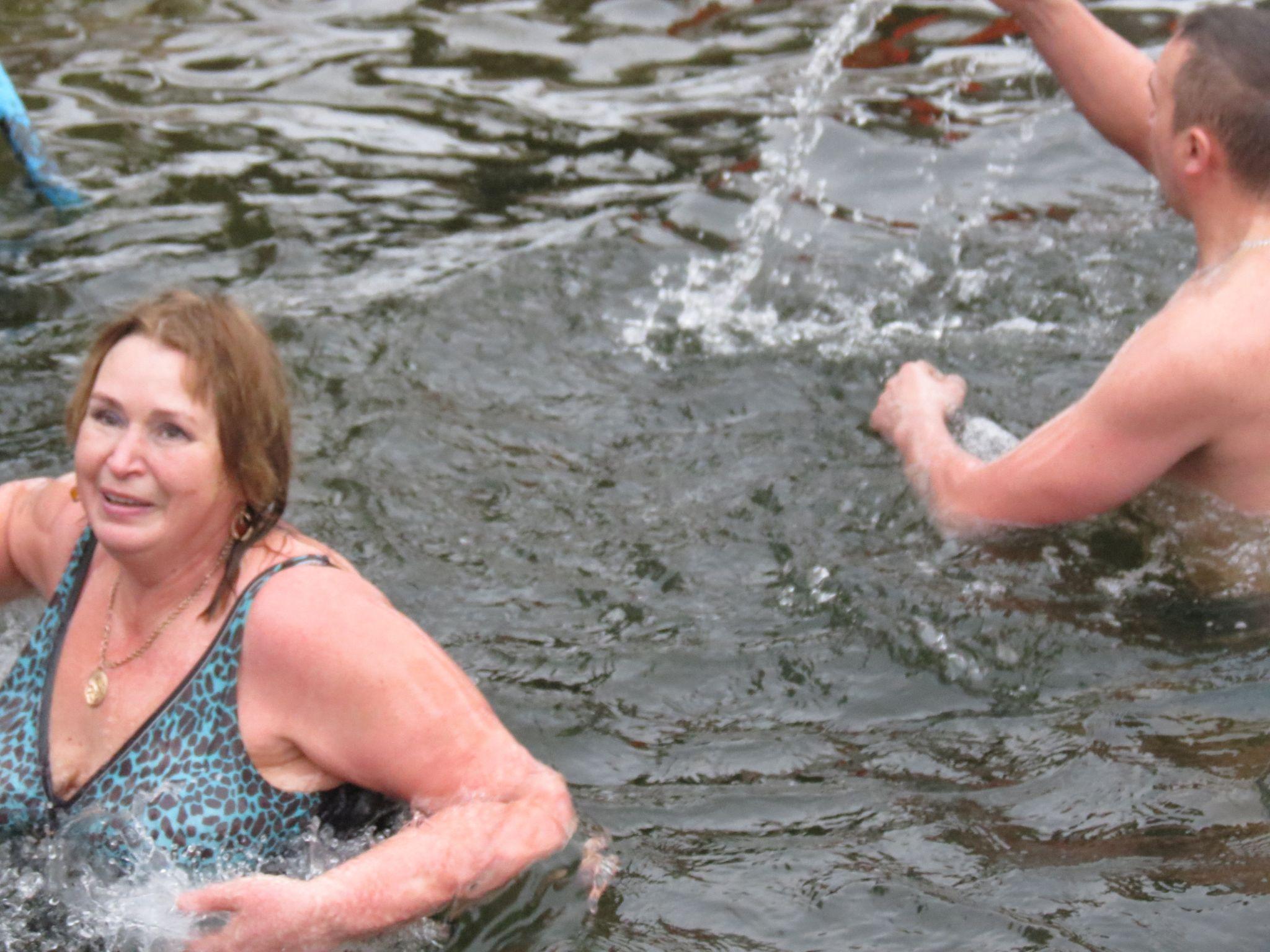Новини Тернополя - фото з Як тернополяни занурюються на Водохреще (ФОТОРЕПОРТАЖ)