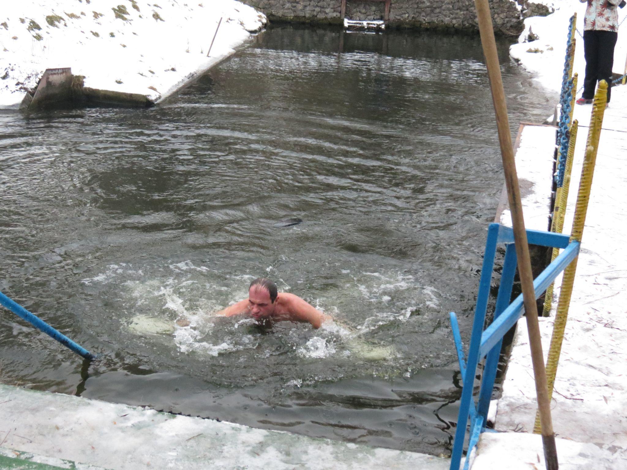 Новини Тернополя - фото з Як тернополяни занурюються на Водохреще (ФОТОРЕПОРТАЖ)