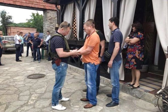 Новини Хмельницького - фото з Хмельницький ексдепутат Харкавий отримав 7 років ув'язнення. Нагадуємо деталі справи В готелі “Гетьман” у Кам’янці на хабарі в 50 тисяч доларів спіймали депутата Хмельницької облради