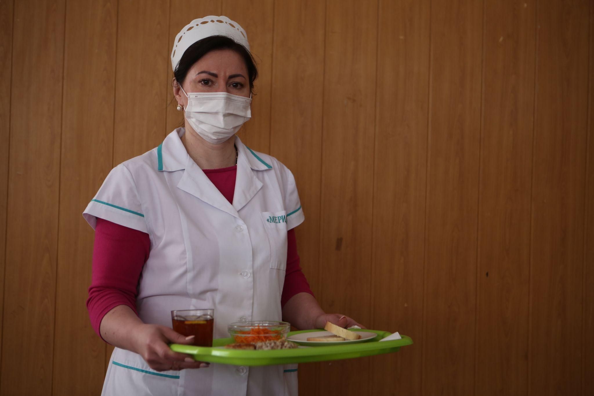 Новини Вінниці - фото з Капуста з кунжутом та курка в буряковому соусі: дегустуємо нове меню у трьох вінницьких школах