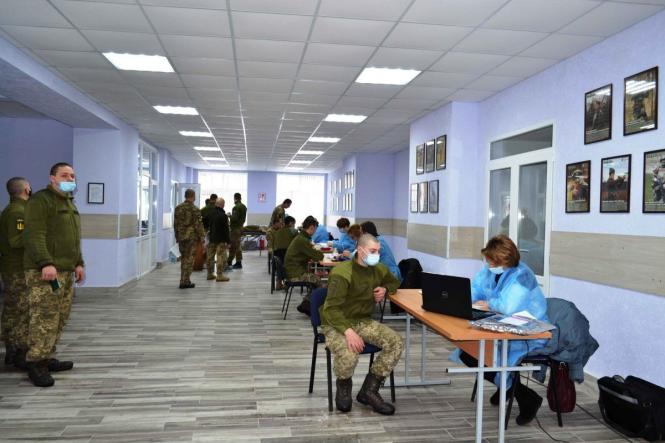 Новини Вінниці - фото з Вінницькі військовослужбовці здали понад 20 літрів крові