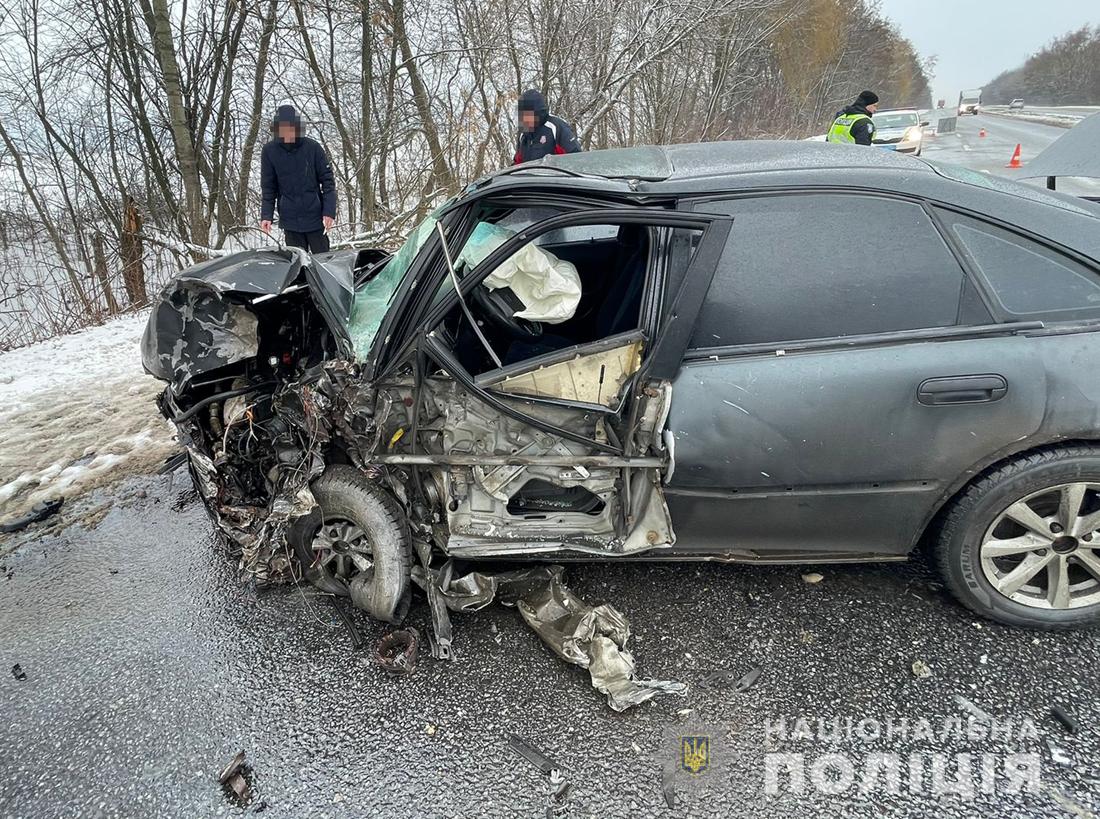 Новини Житомира - фото з У Житомирському районі «Renault Premium» виїхав на зустрічку і зіткнувся з вантажівкою