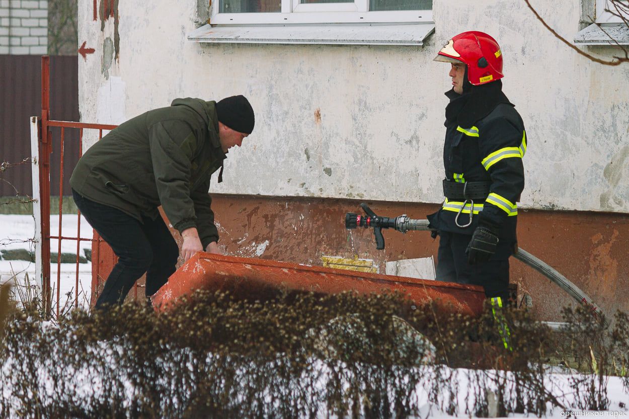 Новини Житомира - фото з Під час пожежі на вул. Довженка у Житомирі врятували чоловіка