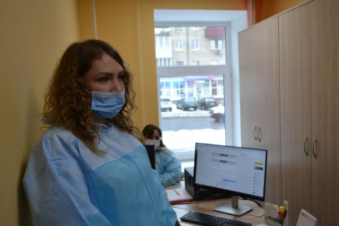 Кожен кабінет обладнаний комп'ютерною технікою