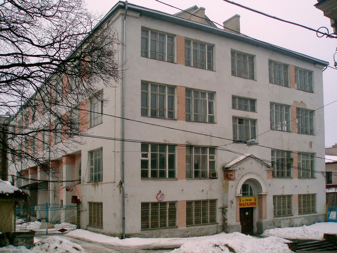 Новини Тернополя - фото з Гуляла в повню, а дехто навіть плутав її з повією: чому біля Єзуїтського костелу раніше бачили привида