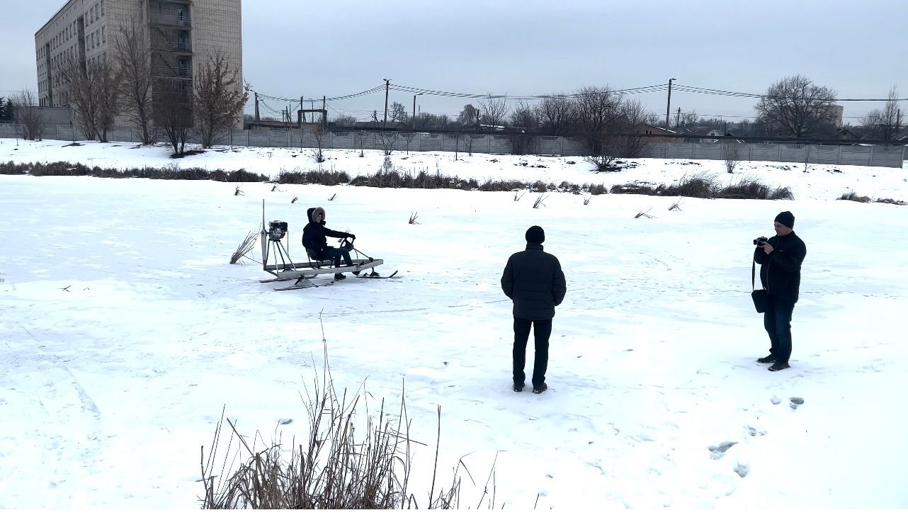 Новини Вінниці - фото з Що за диво-пристрій їздить у Тяжилові? Познайомилися з власником саморобних аеросаней
