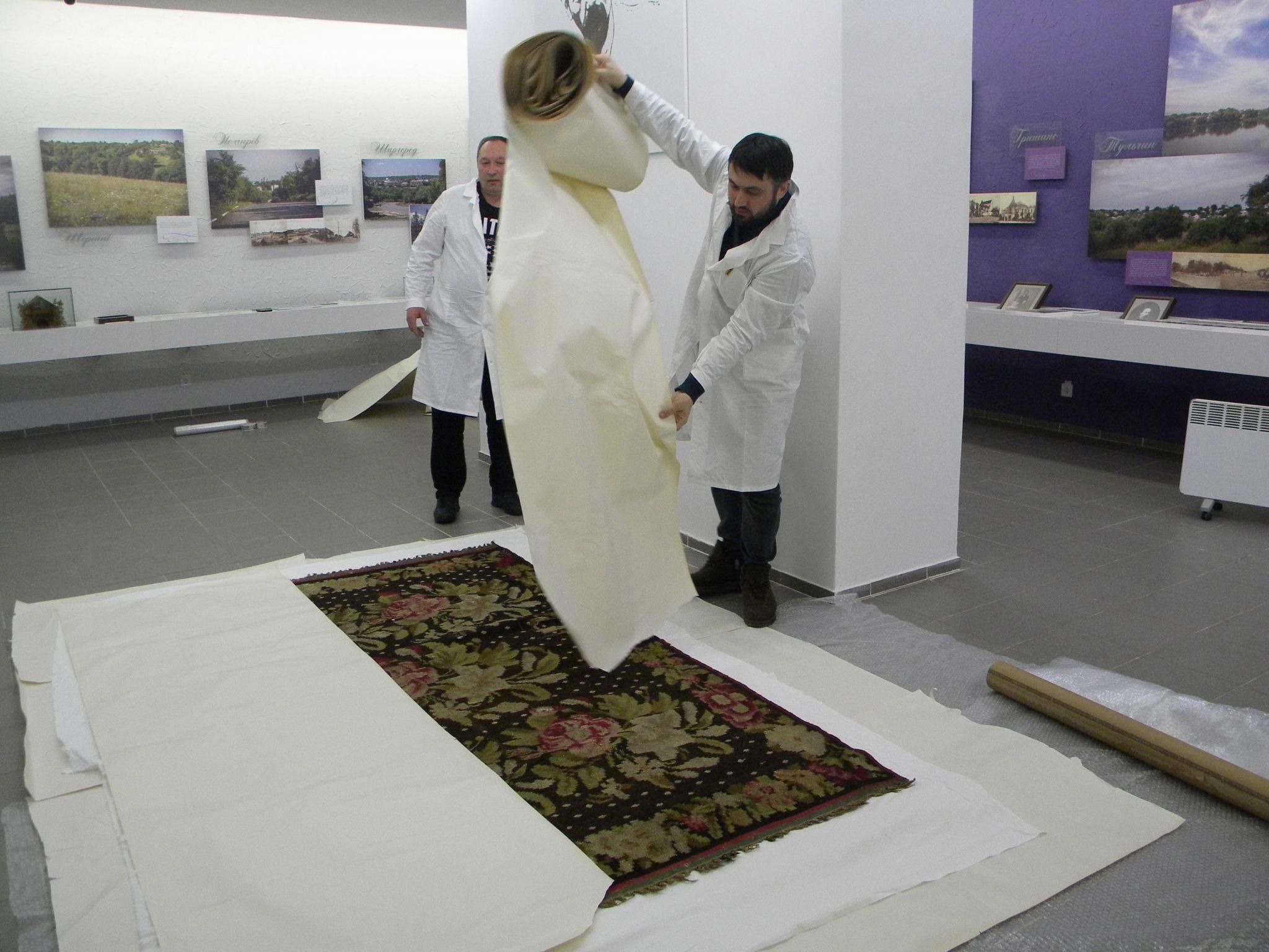 Новини Вінниці - фото з Піаніно Леонтовича забрали на реставрацію в Київ. Чи можна буде на ньому грати?