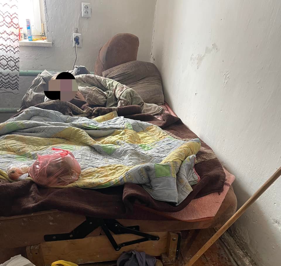 Возможно, это изображение (в помещении)